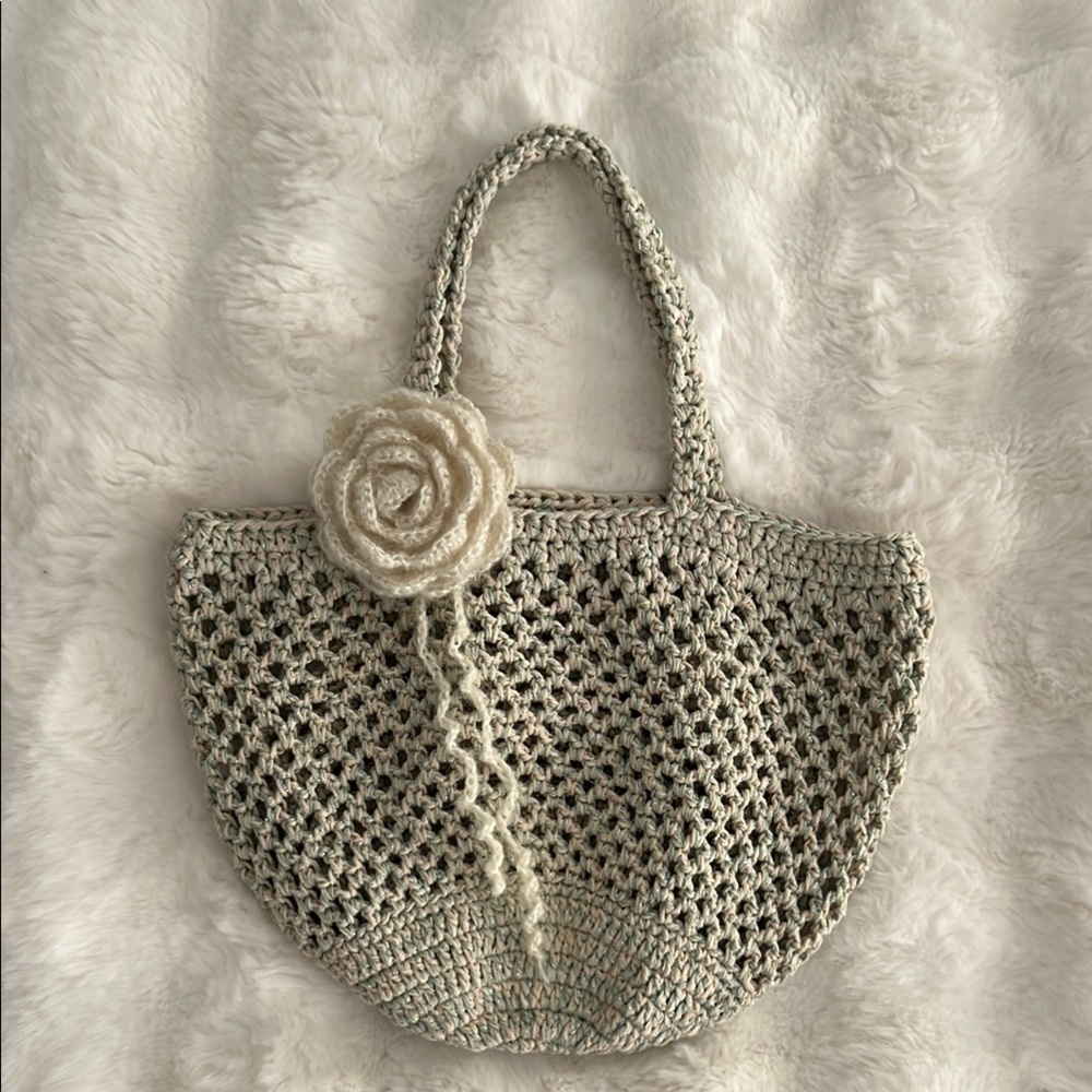 Cream Crochet Tote with Flower Embellishment🌸new